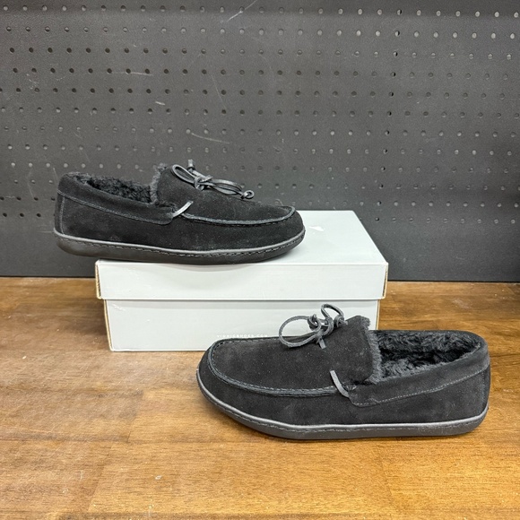 New W/ Box! Men's Vionic Adler Black Suede Outdoor Moccasin Slippers Size 8.5 - Picture 1 of 5